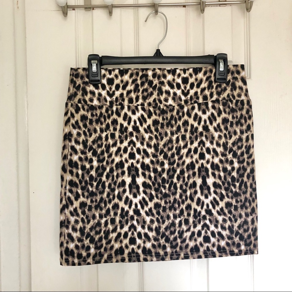 Like new! Cotton On Leopard Mini Skirt (Size M)